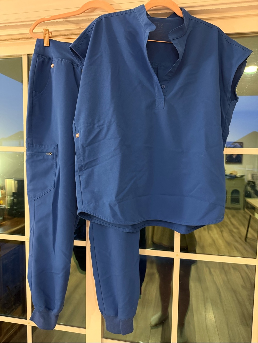 Figs Women’s Scrub Set in Bright Blue - Picture 5 of 5
